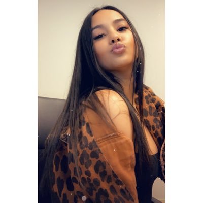 Profile Picture of Sol 🌻 (@_SolangeMolina) on Twitter