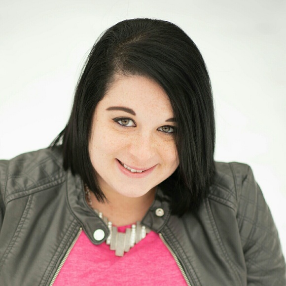 Profile Picture of Aerial Lapcinski (@aeriallapo) on Poshmark