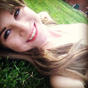 Profile Picture of Amanda Combs (@AhhhhManders) on Youtube