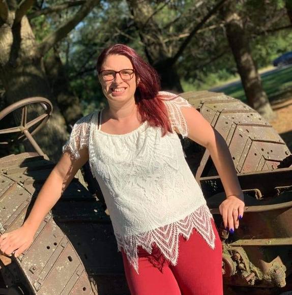 Profile Picture of Ashley Meuret (@ashdun17) on Poshmark