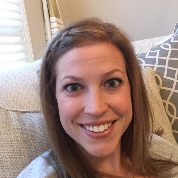 Profile Picture of Carrie Campbell (@carbcamp) on Poshmark