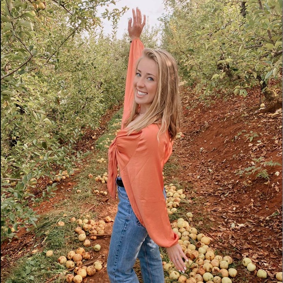 Profile Picture of Alexis Guido (@alexisguido7) on Poshmark