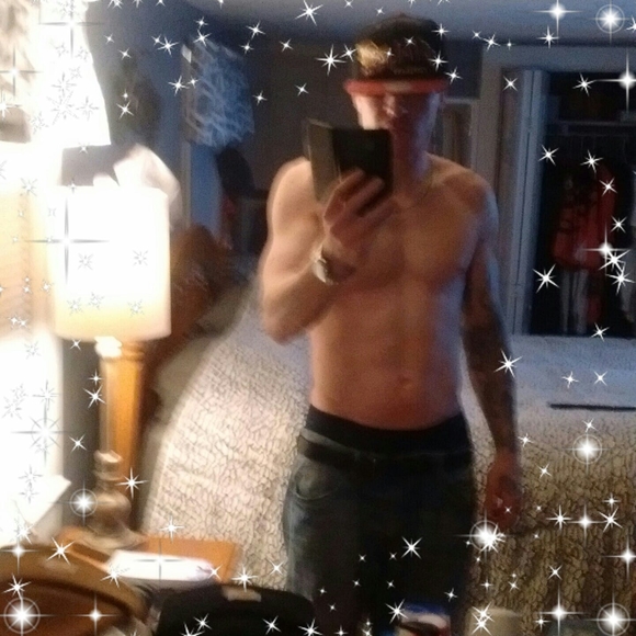 Profile Picture of Neil Peck (@neilpeck) on Poshmark