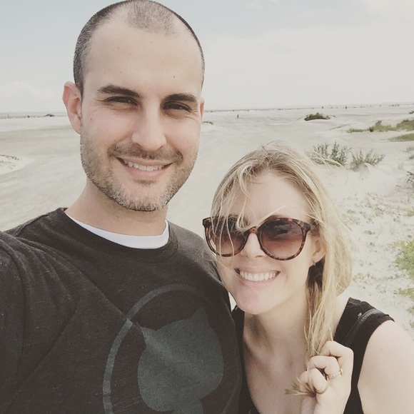 Profile Picture of Jen Robert (@itsjenla) on Poshmark