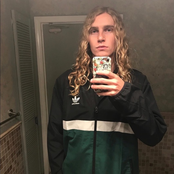 Profile Picture of Andrew Doesch (@drewsworld3) on Poshmark