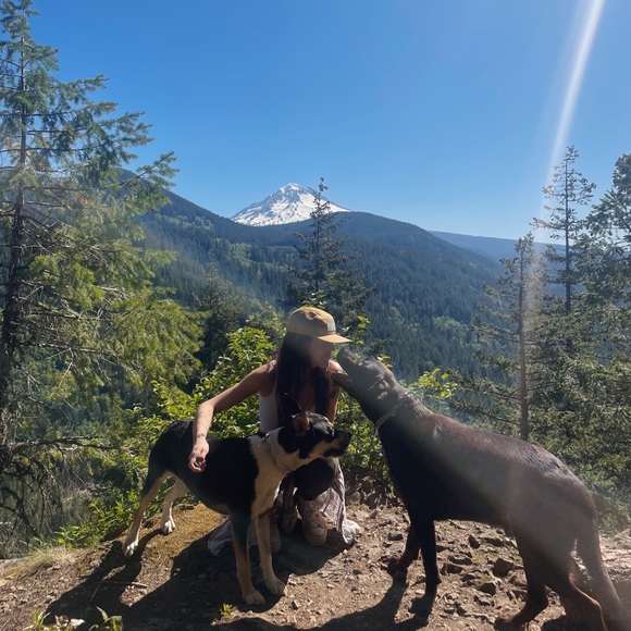 Profile Picture of Meadow Pratka (@meadowpratka) on Poshmark