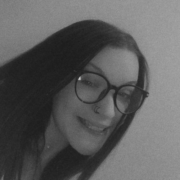 Profile Picture of Lilly Ebner (@lollilly) on Poshmark