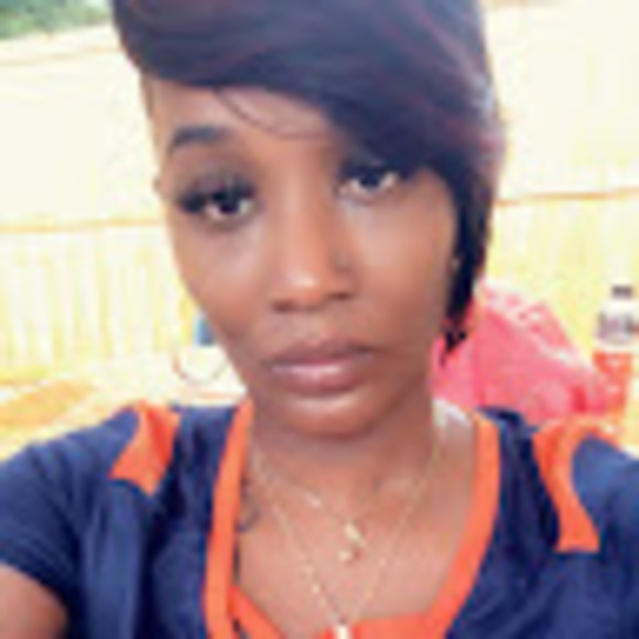 Profile Picture of Robin Winters (@therobinznest) on Poshmark