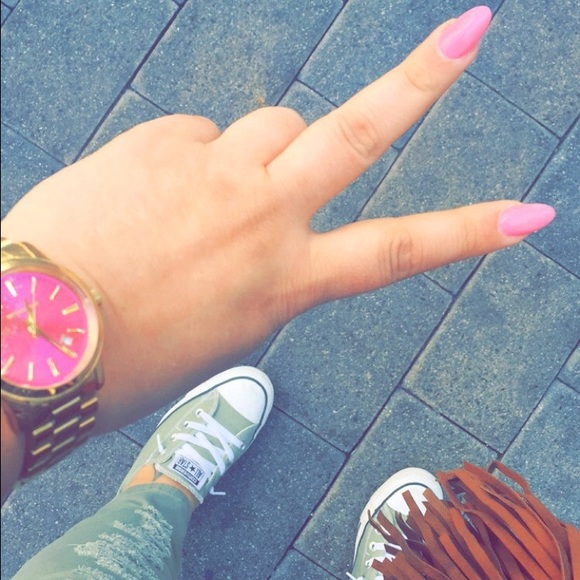 Profile Picture of Nikki Gianniosis (@nikkig702) on Poshmark