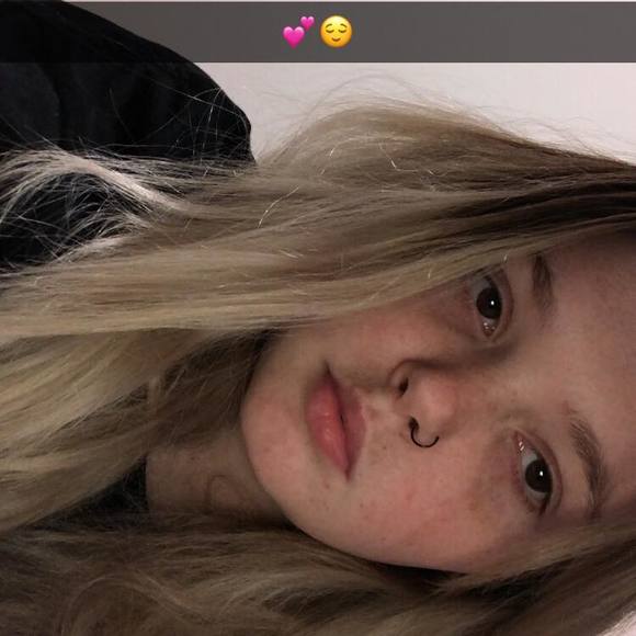 Profile Picture of Felicity Mitchell hoey (@felicitymitc206) on Poshmark
