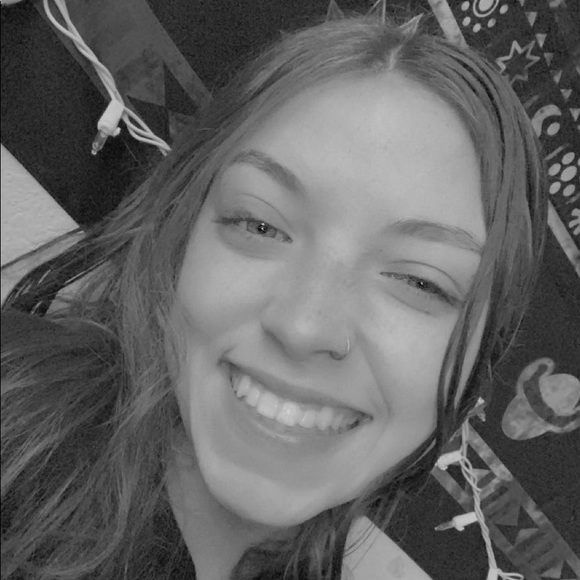 Profile Picture of Mckenzie Smirl (@kenzie_raine) on Poshmark