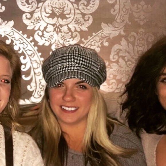 Profile Picture of Carly Bell (@carlyjordanbell) on Poshmark