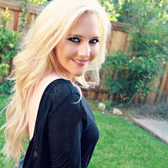 Profile Picture of Audrey Boyer (@missaudreyyyy) on Poshmark