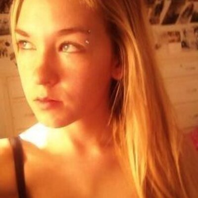 Profile Picture of Clara Cook (@ClaraCookshzL) on Twitter