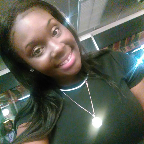 Profile Picture of Quanisha Wright (@qrwright) on Poshmark