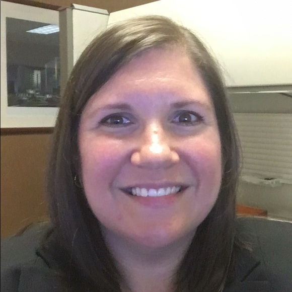 Profile Picture of Dawn Traynor (@sljrzygrl) on Poshmark