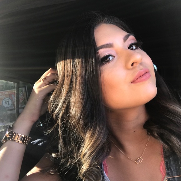 Profile Picture of Adrianna Medina (@adriannamedin03) on Poshmark