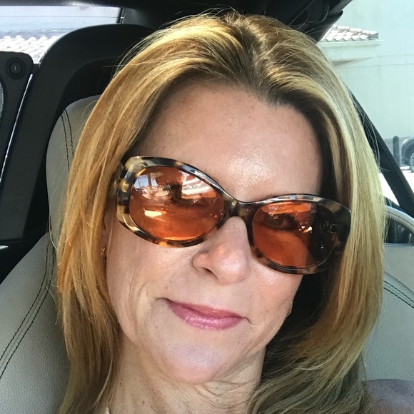 Profile Picture of Kimberly Schriefer (@kimberlyschrief) on Poshmark