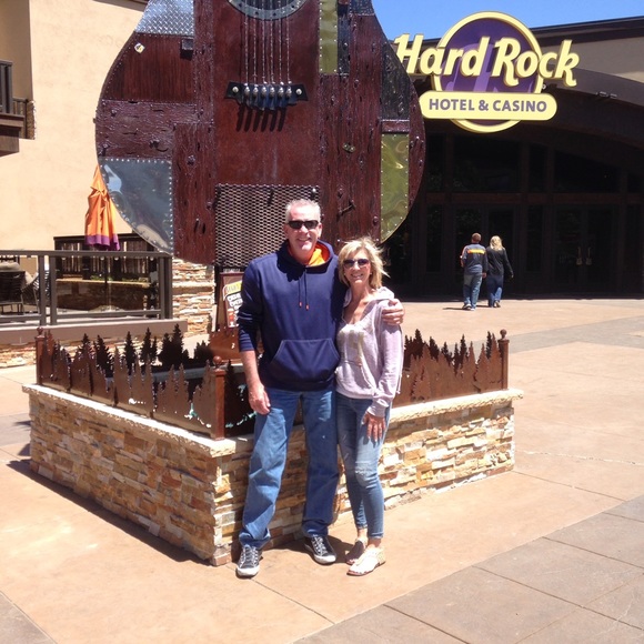 Sandy Mcgee - Poshmark Profile Picture of Sandy Mcgee (@jjjmka3) on Poshmark