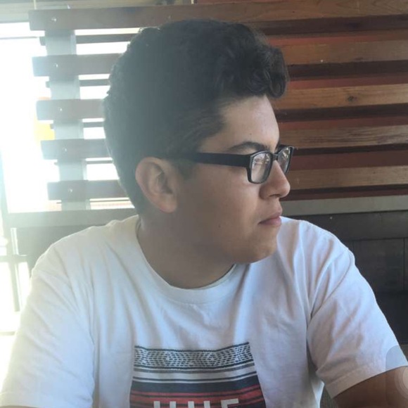 Profile Picture of Daniel Michel (@daniel3v) on Poshmark