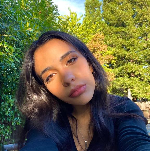 Profile Picture of Dina Ahmed (@anoo200314) on Poshmark