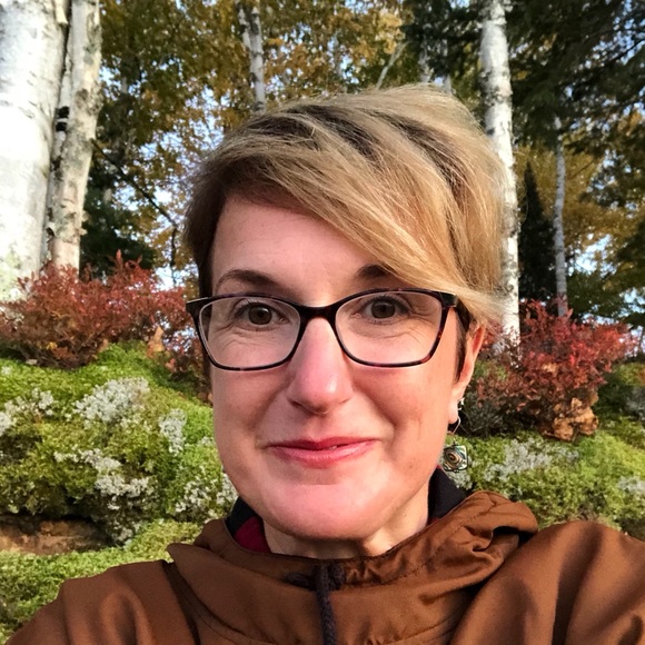 Profile Picture of Kelly Handyside (@kellyhandyside) on Poshmark