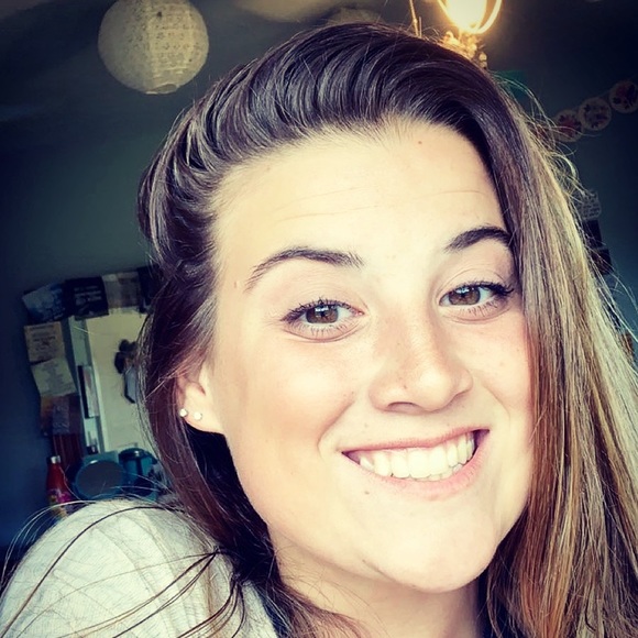 Profile Picture of Hanna Gilsdorf (@hgilsdorf) on Poshmark