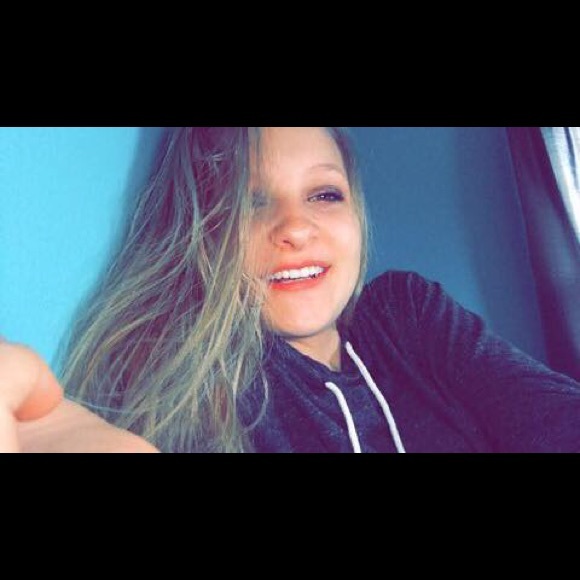 Profile Picture of Brianna Feustel (@bri81503) on Poshmark