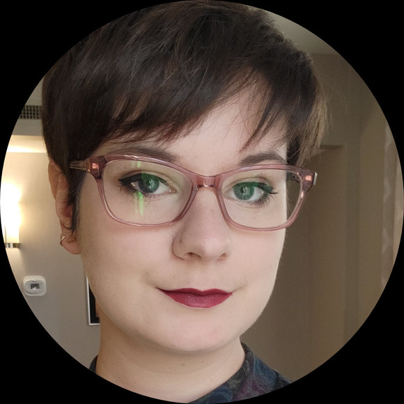 Alexandra Finkle - Poshmark Profile Picture of Alexandra Finkle (@daisysquid) on Poshmark