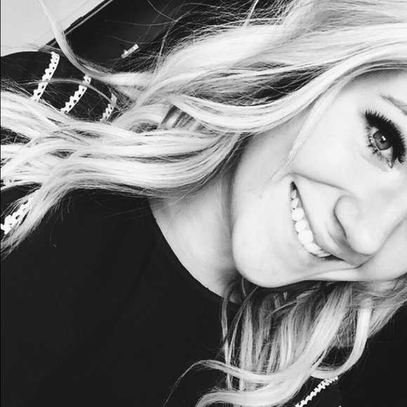 Profile Picture of Mckayla Korkosz (@mkorkosz48) on Poshmark