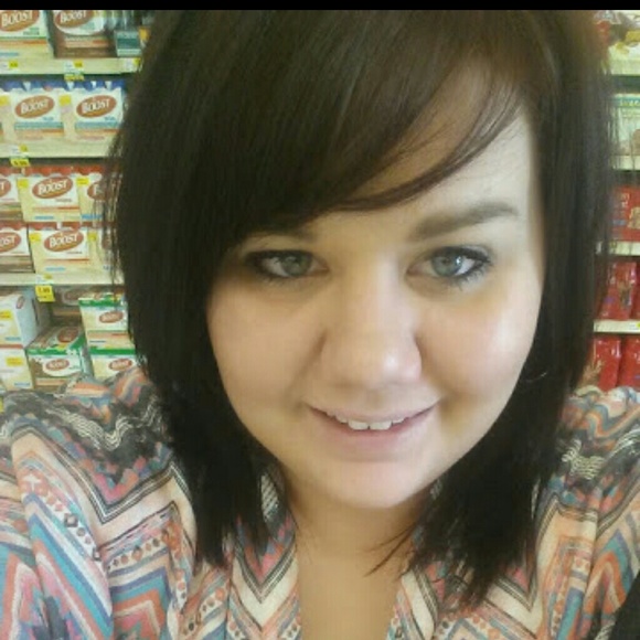 Profile Picture of Veronica Opsahl (@veronicaopsahl) on Poshmark