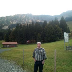 Profile Picture of Michael J R Kreuzer (@MichaelJRKreuz2) on Twitter