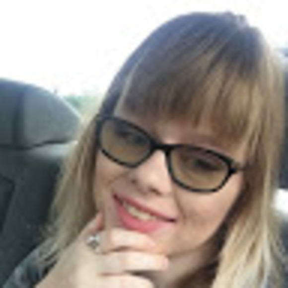 Profile Picture of Karly Arnold (@kkarnold49) on Poshmark