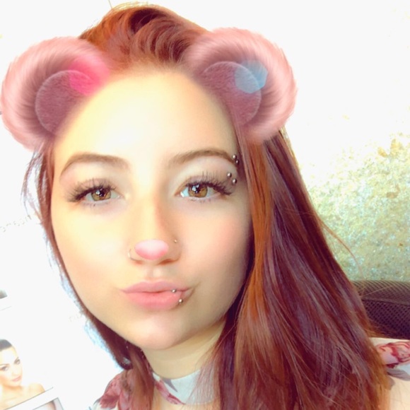 Profile Picture of Marisa Randich (@marisa_randich) on Poshmark