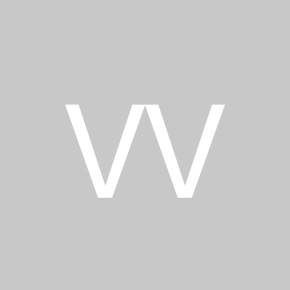 Profile Picture of Vinutha Vinutha (@vinuthav554) on Poshmark