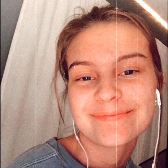 Profile Picture of Sydney Kiffmeyer (@1smk8) on Poshmark