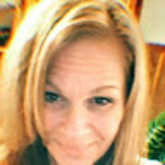 Profile Picture of Brandy Hollifield (@brandyhollifiel) on Poshmark