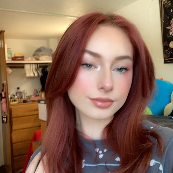 Profile Picture of Sadie Kleman (@sadie_kleman) on Poshmark