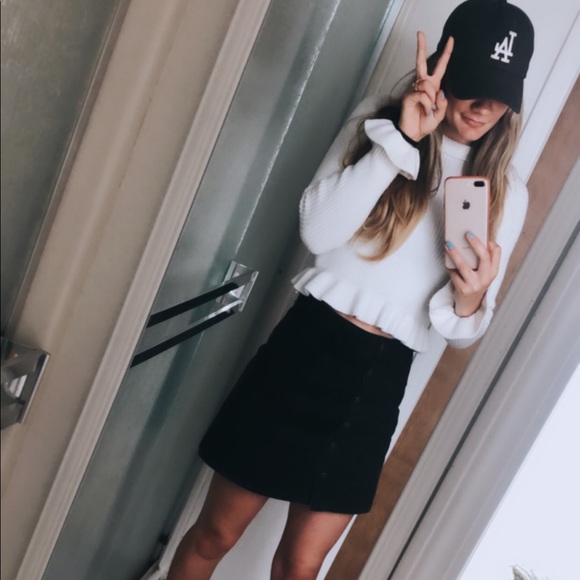 Profile Picture of Robin Woltersdorf (@saveonfavs) on Poshmark