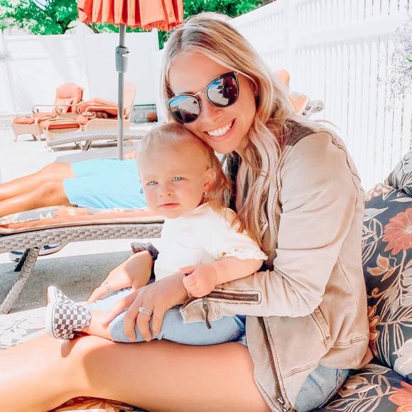 Profile Picture of Holly Kocsis (@hollyyyk) on Poshmark