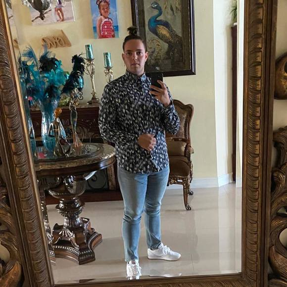 Profile Picture of Gustavo Cepero (@gustavocl2) on Poshmark