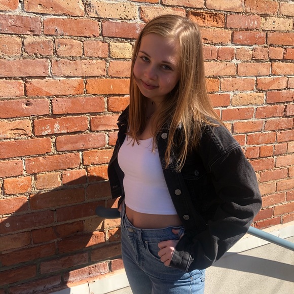 Profile Picture of Meredith Vohland (@merevohland) on Poshmark