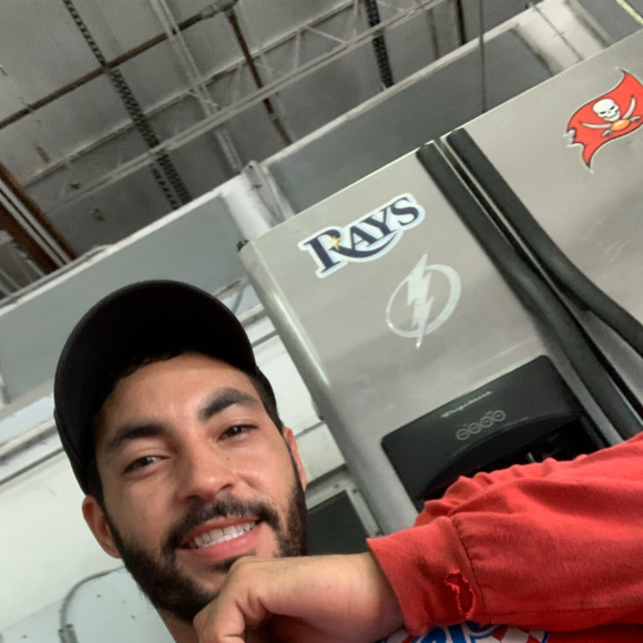 Profile Picture of Jimmy Vargas (@jimmyv2990) on Poshmark