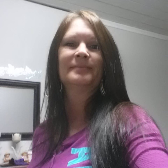 Profile Picture of Francine Brown (@gatorgirl9893) on Poshmark