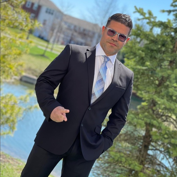 Profile Picture of Peter Prieto (@split08) on Poshmark