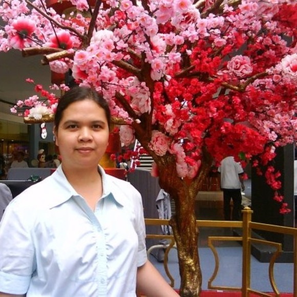 Profile Picture of Grace Bernal (@amazingg28) on Poshmark