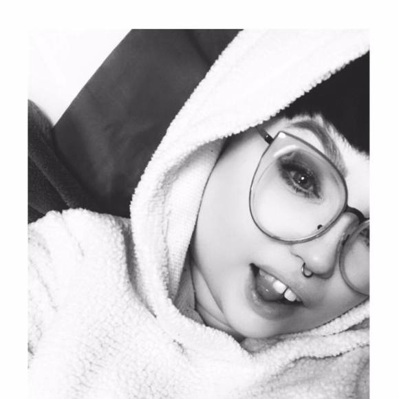 Profile Picture of Jade Trembley (@itsjadeduh) on Poshmark