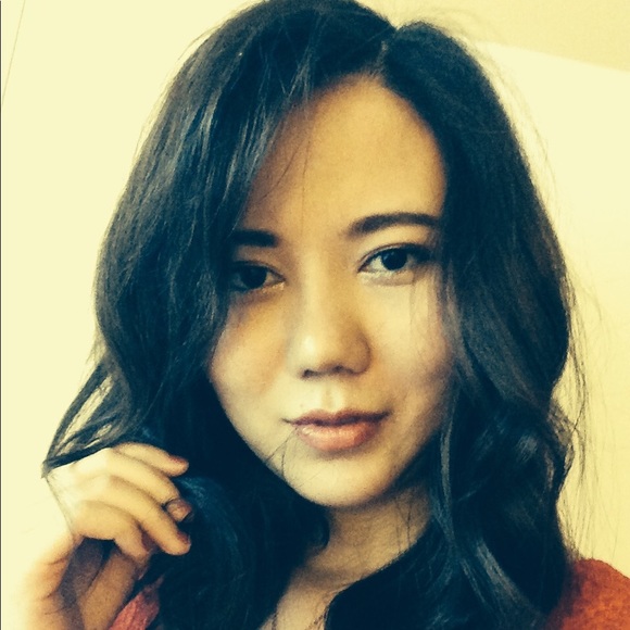 Profile Picture of Lisa Huang (@lisaaa777) on Poshmark