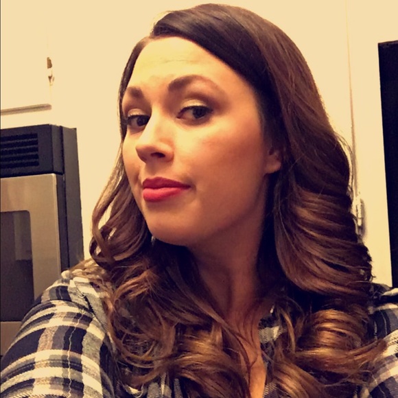 Profile Picture of Danielle Kolenda (@kolenda81091) on Poshmark