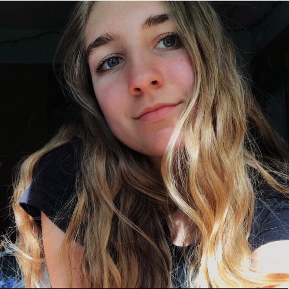 Nora Harryman - Poshmark Profile Picture of Nora Harryman (@noraharryman) on Poshmark